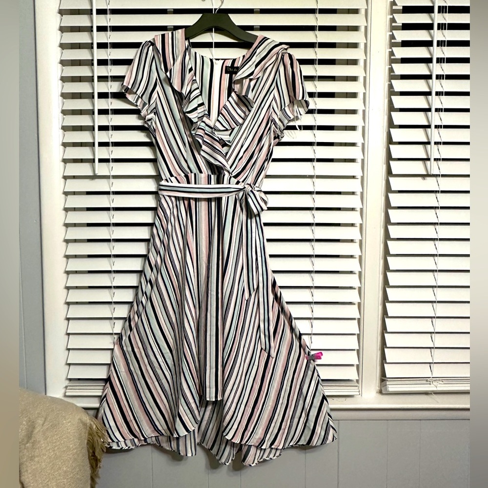 🛍️DN design multi color stripes dress with belt ties and ruffle top size 14